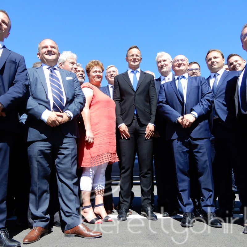 Átadták az M4-es autópálya Ártándig tartó szakaszát35